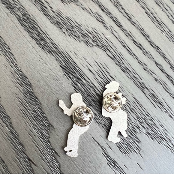 🎶 New! Set of 2 Pulp Fiction Movie Enamel Famous Dance Pins - Picture 6 of 7